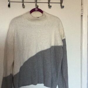 Vince Camuto White and Gray Sweater Size XL